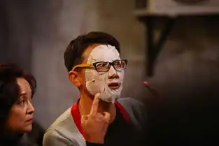 邻居也疯狂曝剧照房子斌嚼棒棒糖喜萌十足图
