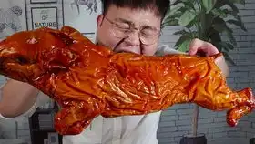 一次炸一整只鸡,皮酥肉嫩,配上番茄酱,大口吃肉真过瘾