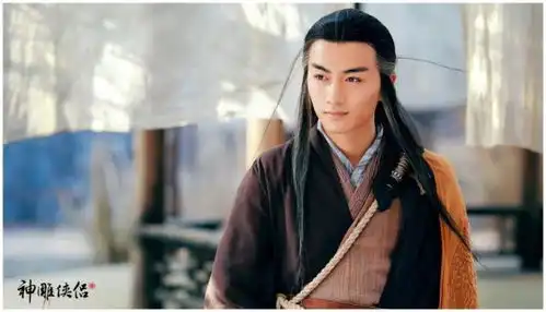 陈妍希和陈晓一起出游,看起来如同刚恋爱的小情侣一样甜蜜