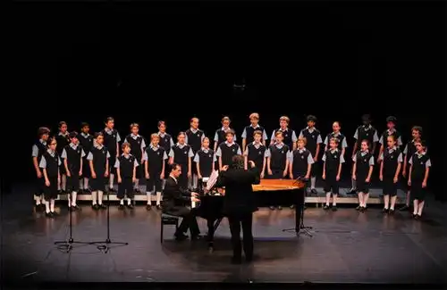 再论合唱训练中的唱想听看