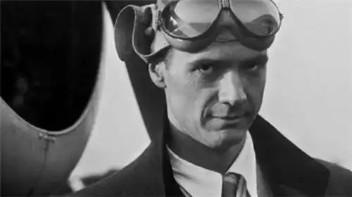 世界三大败家子之一买87架飞机组建私人空军,还成世界首富
