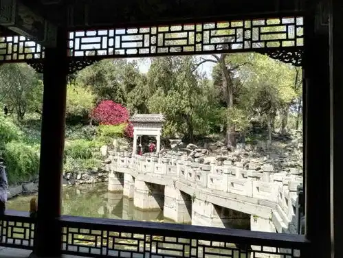 就在昨天,北京颐和园再现金光穿洞,现场堪比春运