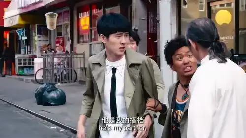 唐人街探案宝强急着去医院救女警官,街头暴打出租车司机笑趴