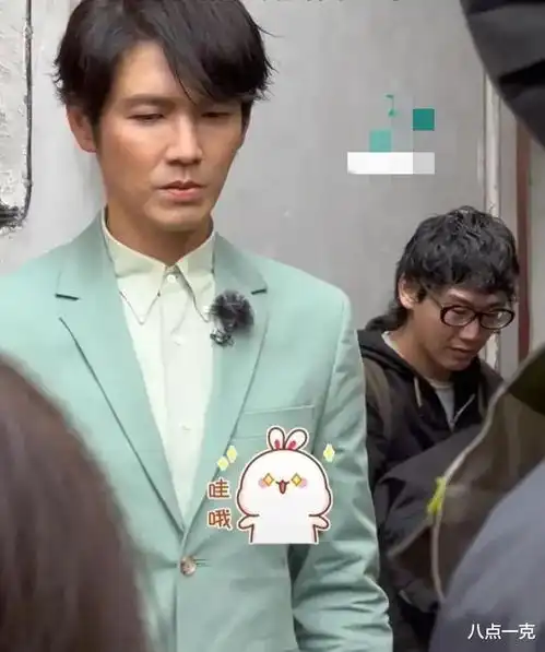 钟汉良空降婚庆歌手面部发福肿胀,双眼空洞无神,疑似医美过度