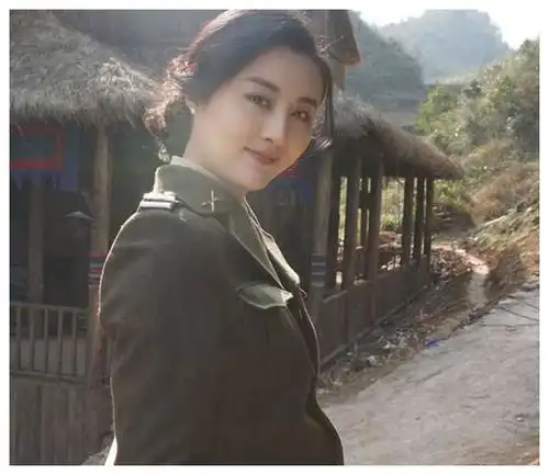 还记得我是特种兵火凤凰的唐笑笑吗她现在长这样
