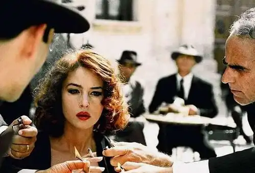 西西里的美丽传说面对曾经侮辱她的人,玛丽娜为什么选择原谅