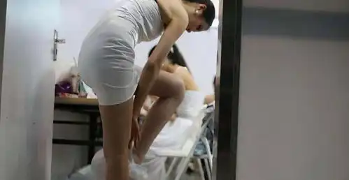 10多个女大学生在小出租屋内月入8万,却不敢让爸妈和男友知道