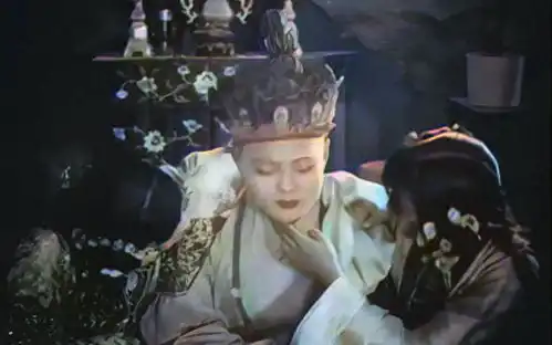 最老的一版西游记,被禁了87年,看看里面的女妖精穿的什么
