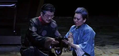 雷雨周朴园和鲁侍萍有过两个孩子,为何30年后却认不出她
