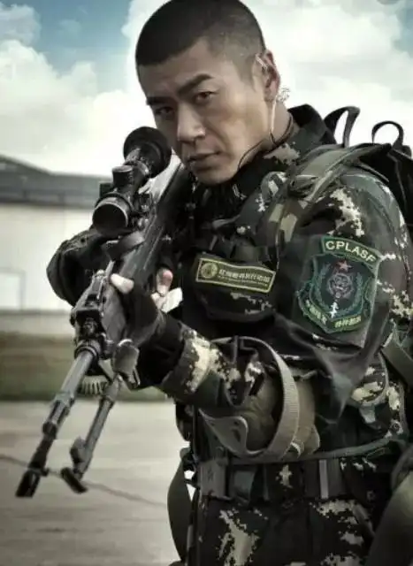 我是特种兵8年过去了,主演一个都没火,他因结婚上热搜
