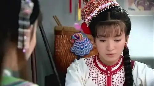 紫薇说出经历,不料竟和小燕子一样,小燕子瞬间心软
