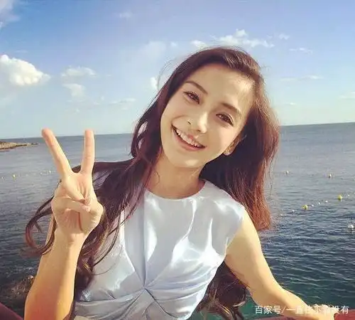 在2018年高人气女星排行榜上,郑爽只排在第四位,大家都喜欢
