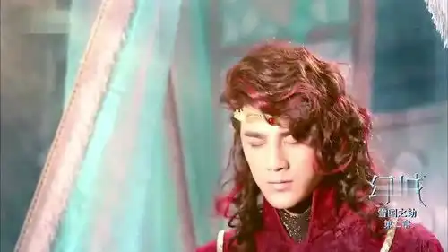 幻城泫榻告诉冰王,想治好火族王子,得要100年的幻术才行
