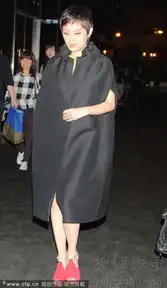 李冰冰获品牌高层亲送护驾孙俪低头疾走5674362
