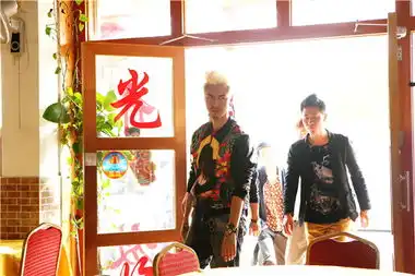 半路父子热播郭振迦诠释剧版痞子英雄