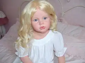 每个售价5000多元英国妈妈手工制作仿真娃娃