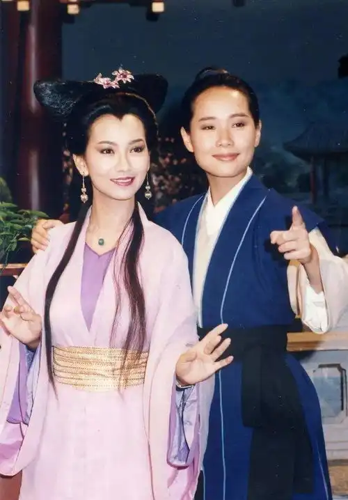 新白娘子传奇许仙25年后演许仙妈妈,55岁叶童气场大风韵犹存
