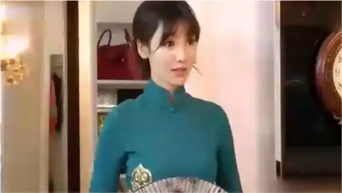 柳岩身材太完美了吧,这身衣服太妙了,好棒