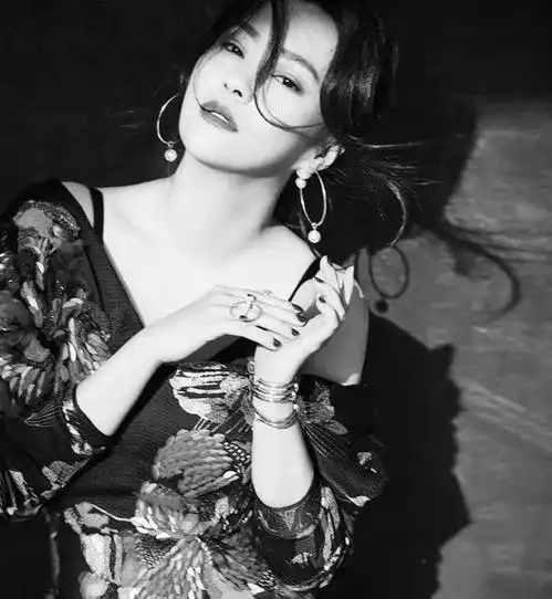 演员郝蕾加盟舞台剧寄生虫