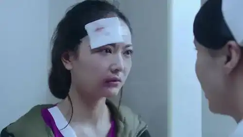 急诊科医生护士心软帮助女孩逃走,这不好惹的模样,好可爱