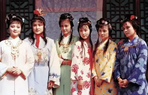 好家伙,郑晓龙又要翻拍新版红楼梦,这烫手山芋谁接都不讨好