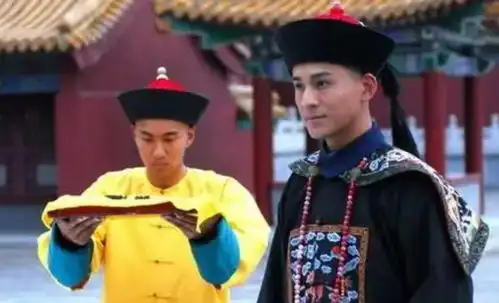 清朝大臣中只有刘墉能与和珅一斗吗两个人的身份地位谁更高呢
