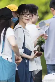 范冰冰拍摄电影剧照,梳空气刘海变少女,和范丞丞这样同框