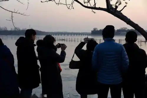 罕见奇观金光穿洞明年再见,颐和园已封闭南湖岛,别白跑一趟
