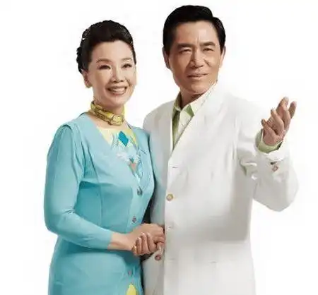 他们因戏结缘,戏里戏外都是夫妻,如今儿子也是演员