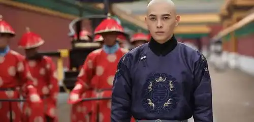 延禧攻略荒唐王爷和亲王弘昼,并非痴情种,不恋权位装傻自保
