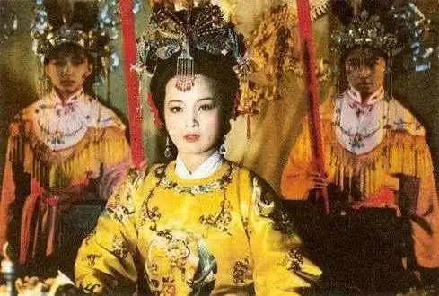 贾元春端午节赐礼,果真是听了王夫人的话吗其实是宝钗身份特殊
