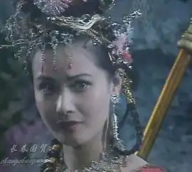 她是西游记中万圣公主,当红时隐退经商,如今55岁风韵犹存