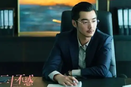 不合群的金世佳也终于是入乡随俗了
