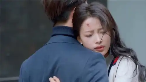 凉生兄妹街头相遇,他们的关系开始生疏了