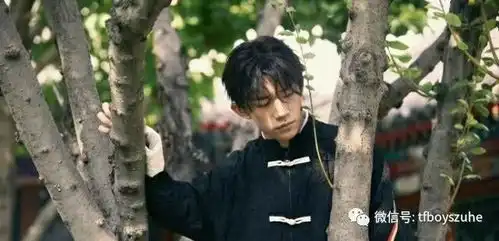 易烊千玺时尚先生释出封面内页大片