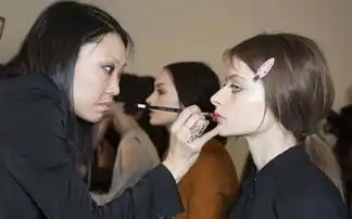 老干部霍建华也会玩摸头杀
