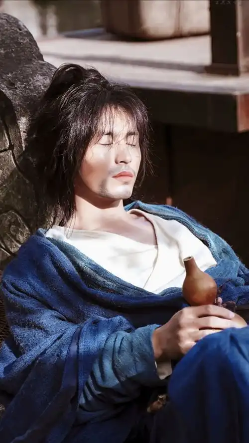 张哲瀚经典造型千山暮雪,只影向谁去
