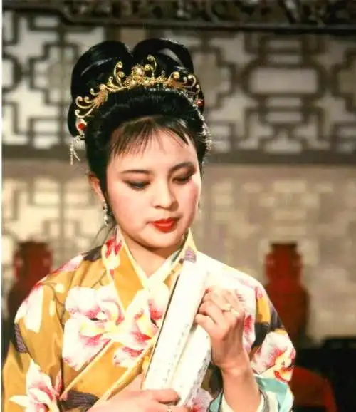 红楼梦里两对亲姐弟,关系大不同,太现实了
