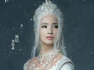 41岁还很美,大3岁老公长得帅还是导演,7岁混血儿子颜值很高