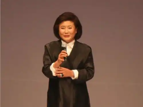 全智贤的日子阳光灿烂,在拥有两个儿子之后,现在又成了总裁夫人