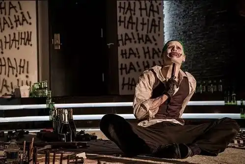 大卫阿耶放出自杀小队剪辑版最新剧照,小丑亮相