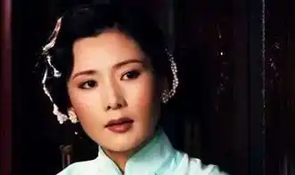 荧幕上是姨太太专业户,现实中嫁给初恋,如今56岁风采不减当年