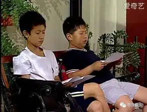 张一山穿裙子亮相真是婀娜多姿
