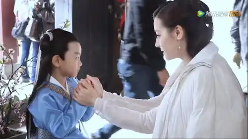 200308三生三世枕上书凤九妈妈花絮分享热巴给滚滚捂手手超有爱