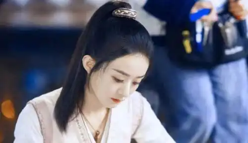 9年前她是李沁的配角,而7年后却成了主角,娱乐圈的世态炎凉
