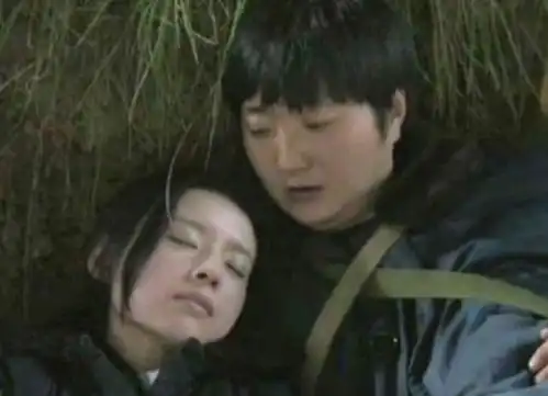 原本是风光影帝,因风流导致事业尽失,如今街边落魄羞挡脸
