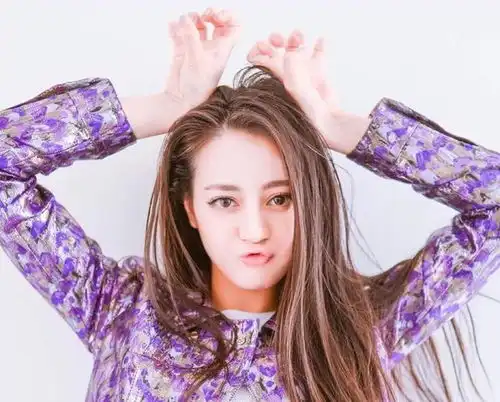 曾经认为说热巴像男人是因为嫉妒,如今才发现挺客观