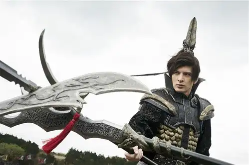 日本新解释三国志电影全新剧照小栗旬曹操胖版貂蝉亮相
