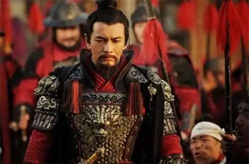 2003年,余桂元将岳飞文天祥移除课本,直言不能称为民族英雄