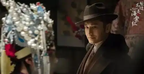 鬓边不是海棠红首播黄晓明秀英语引回忆,尹正外形惹争议
